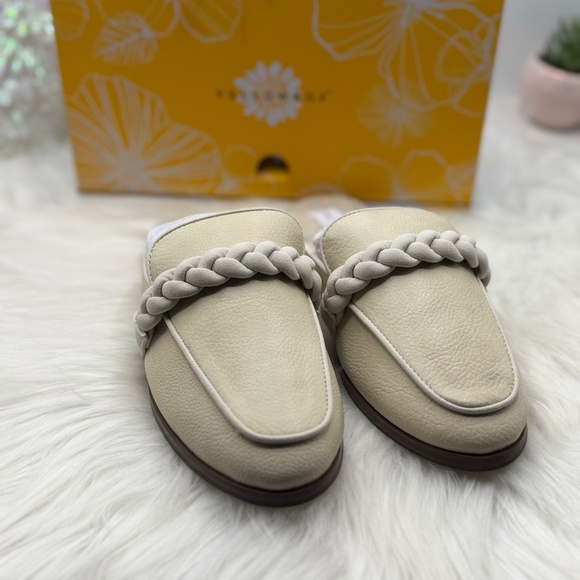 YELLOW BOX Bliss Lined Mules size 8M - Picture 8 of 9